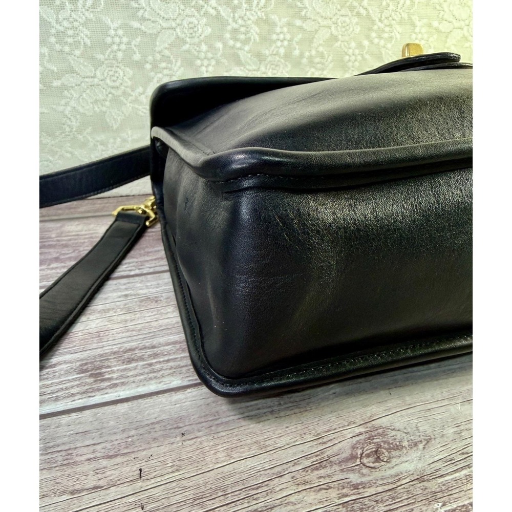 Vintage COACH Willis Black Leather Crossbody Handbag – Classic Turnlock Style - Picture 9 of 17